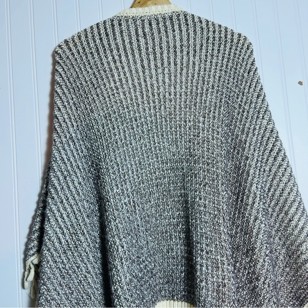 Roffe Anthropologie Eliana Pommed Hem Knit Kimono One Size - Picture 9 of 10